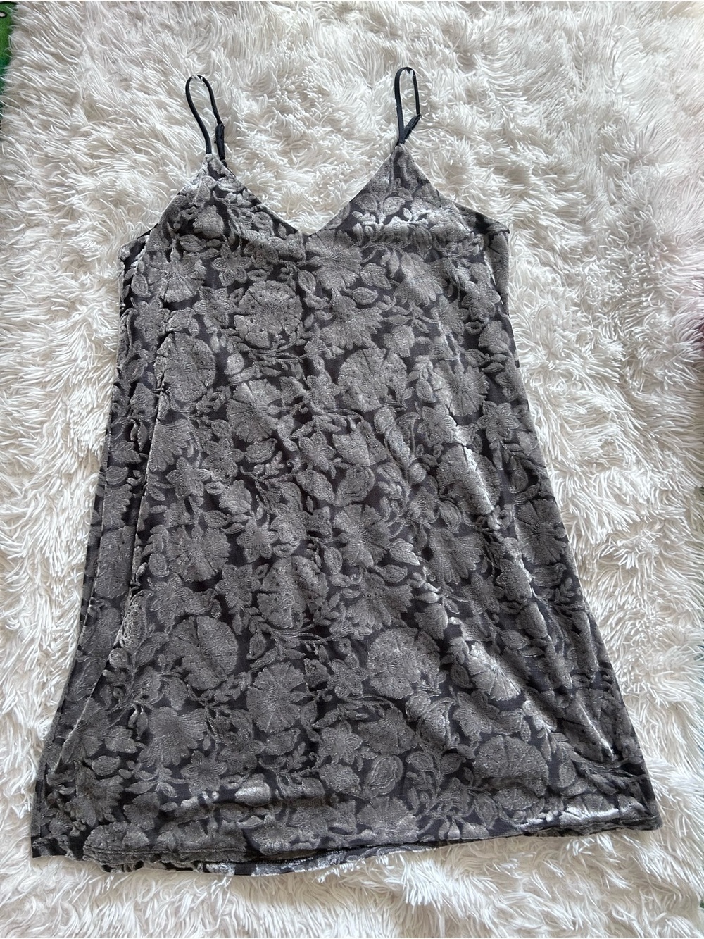 Eyeshadow Velvet Dress